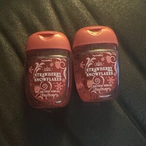 Bath & Body Works Strawberry Snowflakes Hand Gel - Pink